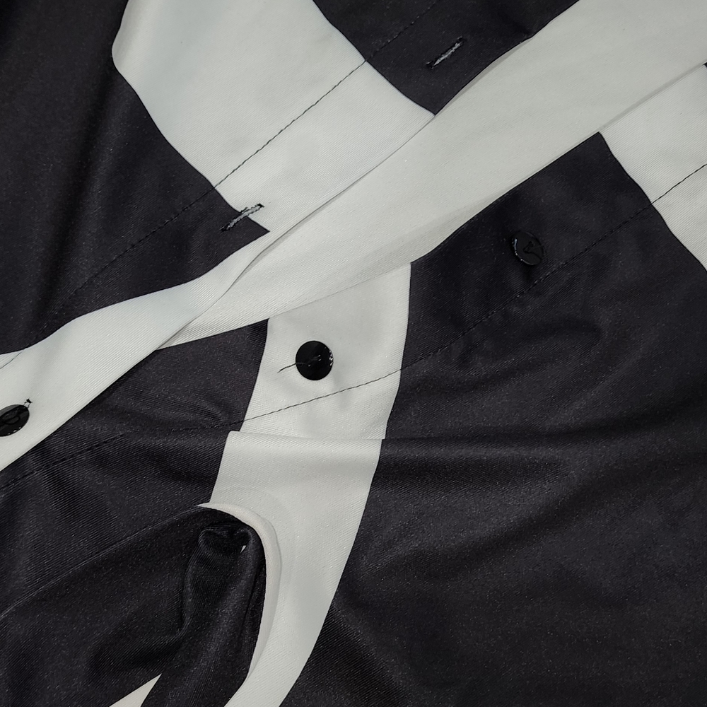 🖤⚪ Chic Black & White Jumpsuit ⚪🖤Upgrade your wardrobe with this stunning wo